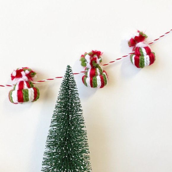 Handmade Winter Mini Knit Beanie Hat Christmas Garland Christmas Decorations - Picture 1 of 5